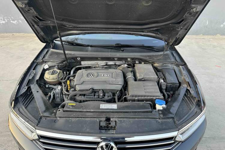 Used Volkswagen Magotan 2017 380TSI DSG Luxury Model Engine Bay