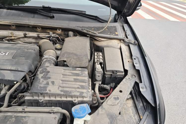 Used Volkswagen Magotan 2017 330TSI DSG Leading Model Engine Bay Left