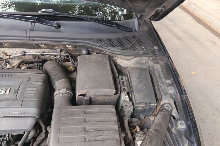 Used Volkswagen Magotan 2017 330TSI DSG Luxury Model Engine Bay Left