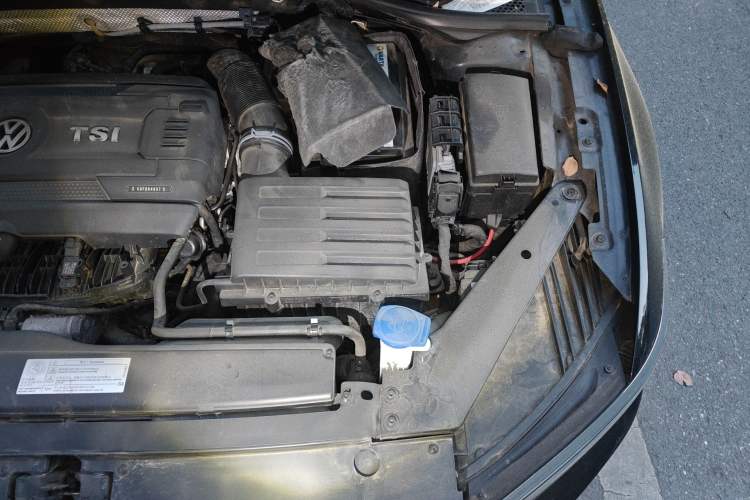 Used Volkswagen Magotan 2017 330TSI DSG Luxury Model Engine Bay Left