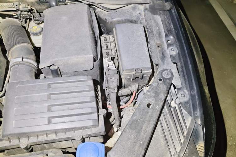 Used Volkswagen Magotan 2017 330TSI DSG Luxury Model Engine Bay Left