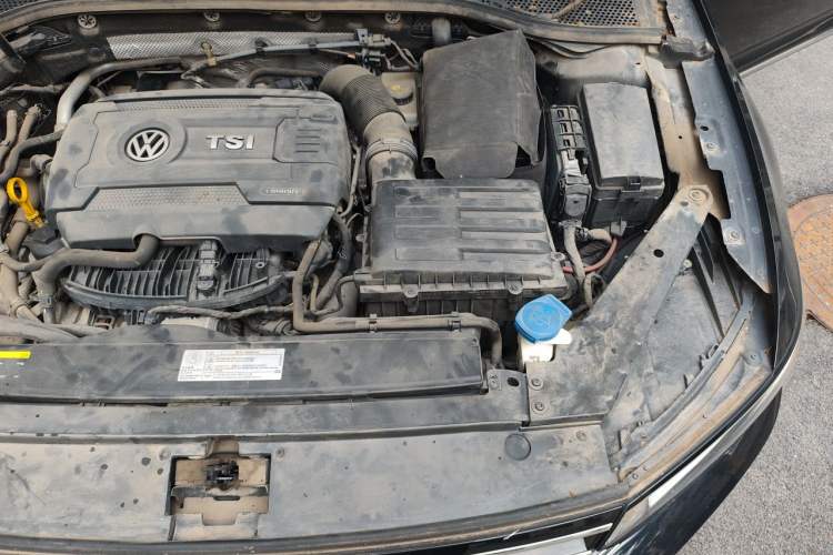 Used Volkswagen Magotan 2017 330TSI DSG Luxury Model Engine Bay Left