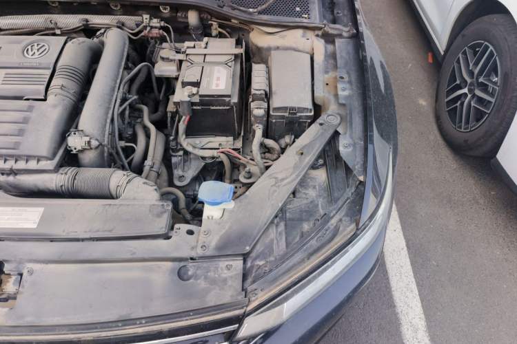 Used Volkswagen Magotan 2017 280TSI DSG Comfort Model Engine Bay Left
