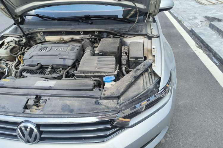 Used Volkswagen Magotan 2017 330TSI DSG Luxury Model Engine Bay Left
