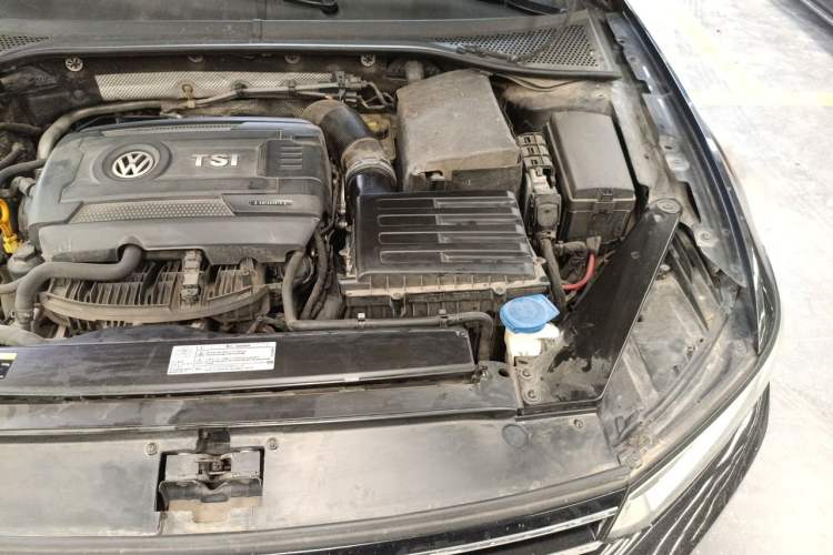Used Volkswagen Magotan 2017 330TSI DSG Leading Model Engine Bay Left