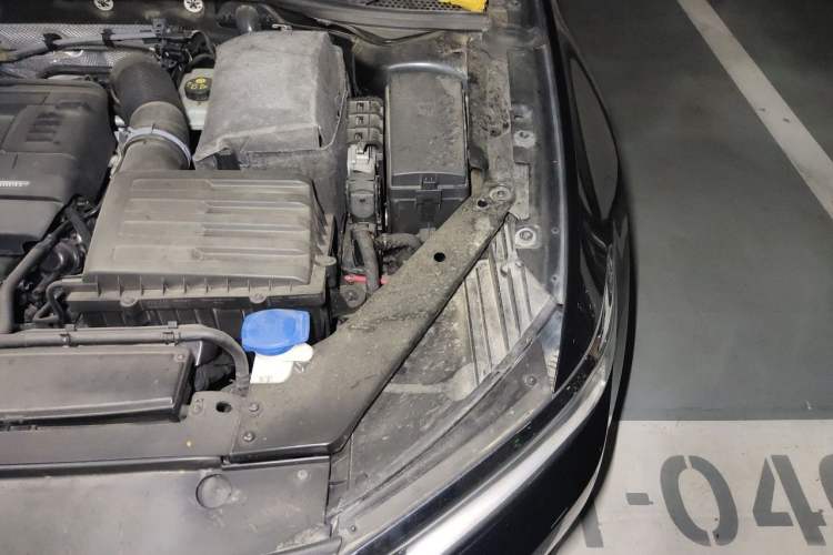 Used Volkswagen Magotan 2017 330TSI DSG Luxury Model Engine Bay Left