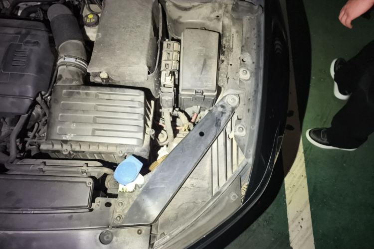 Used Volkswagen Magotan 2017 330TSI DSG Luxury Model Engine Bay Left