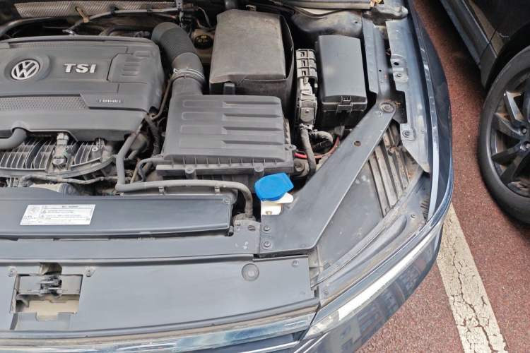 Used Volkswagen Magotan 2017 330TSI DSG Luxury Model Engine Bay Left