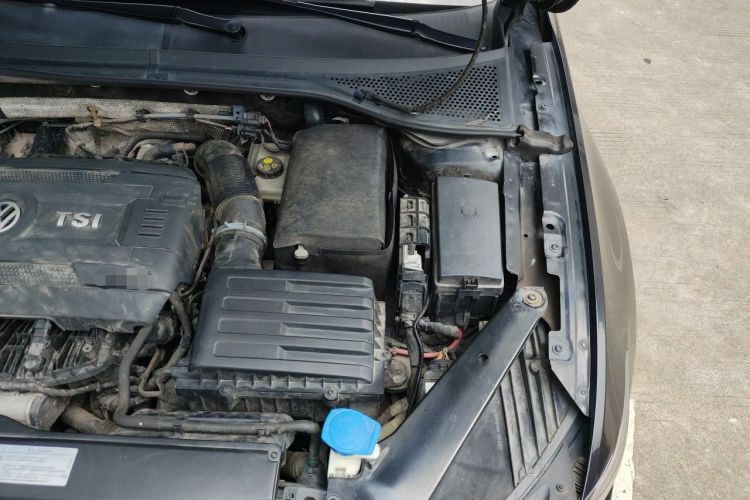 Used Volkswagen Magotan 2017 330TSI DSG Luxury Model Engine Bay Left