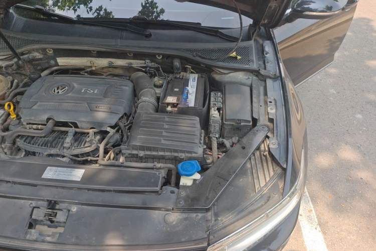 Used Volkswagen Magotan 2017 330TSI DSG Luxury Model Engine Bay Left