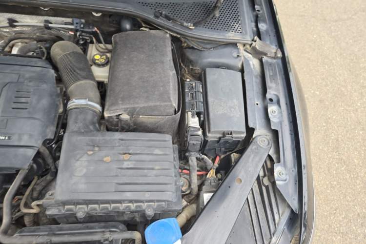 Used Volkswagen Magotan 2017 330TSI DSG Luxury Model Engine Bay Left