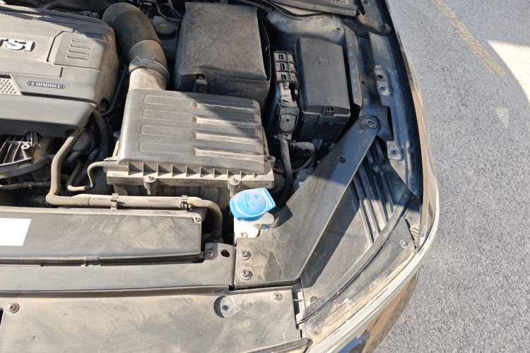 Used Volkswagen Magotan 2017 330TSI DSG Luxury Model Engine Bay Left