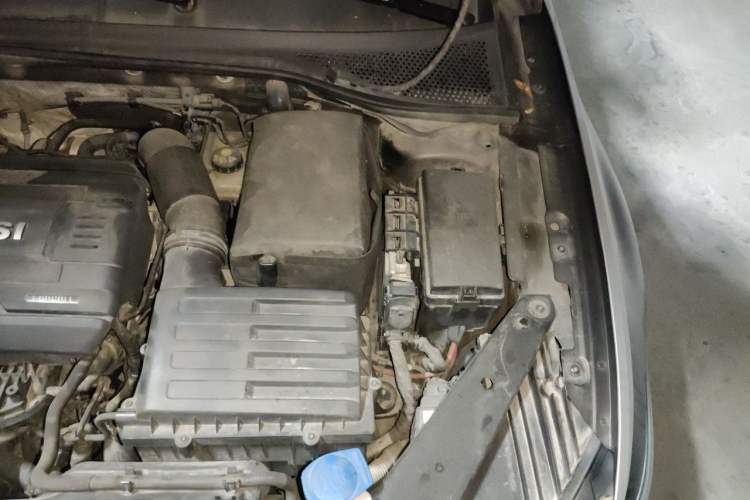 Used Volkswagen Magotan 2017 330TSI DSG Luxury Model Engine Bay Left