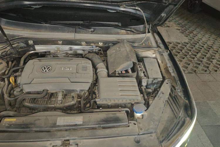 Used Volkswagen Magotan 2017 330TSI DSG Luxury Model Engine Bay Left