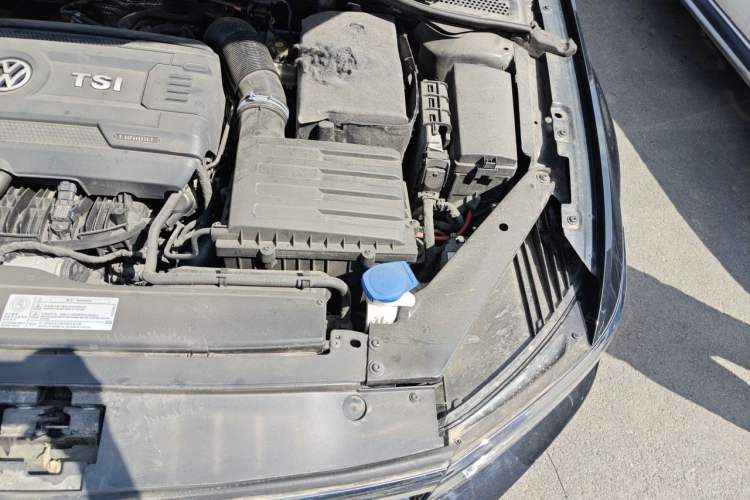 Used Volkswagen Magotan 2017 330TSI DSG Luxury Model Engine Bay Left