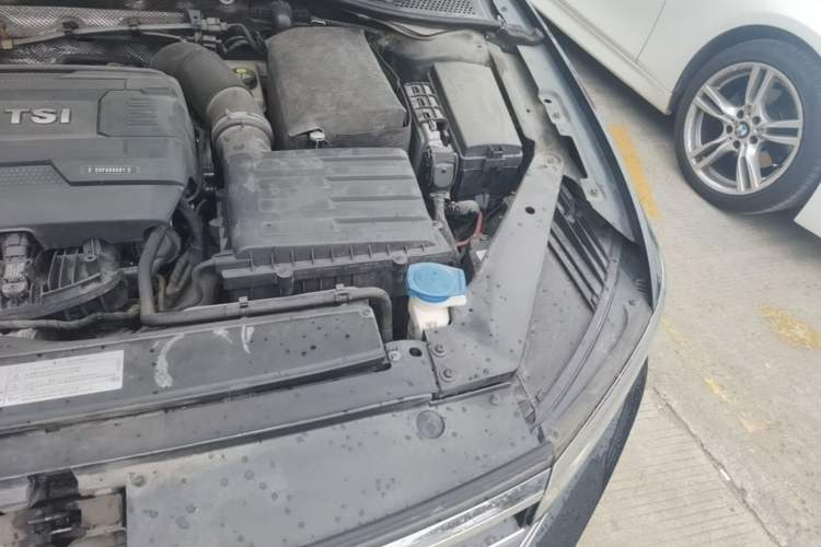 Used Volkswagen Magotan 2017 330TSI DSG Luxury Model Engine Bay Left