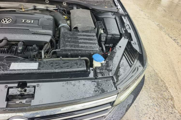 Used Volkswagen Magotan 2017 330TSI DSG Luxury Model Engine Bay Left