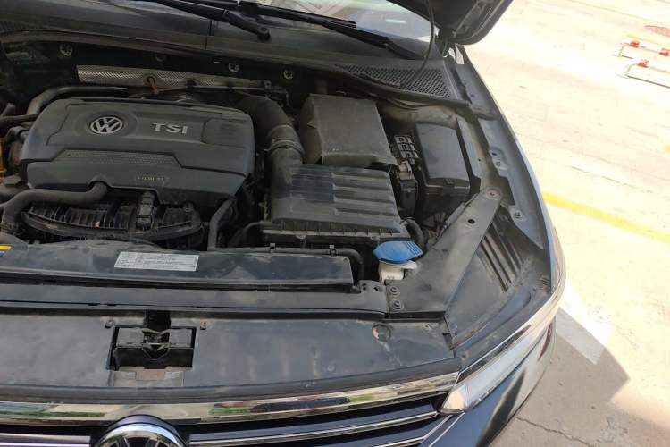 Used Volkswagen Magotan 2017 330TSI DSG Luxury Model Engine Bay Left