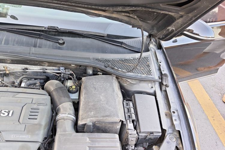 Used Volkswagen Magotan 2017 330TSI DSG Luxury Model Engine Bay Left