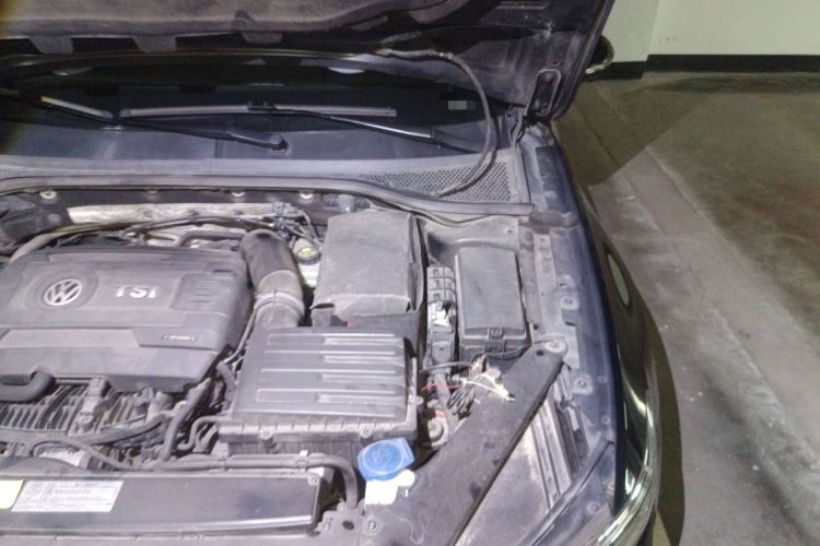 Used Volkswagen Magotan 2017 330TSI DSG Luxury Model Engine Bay Left