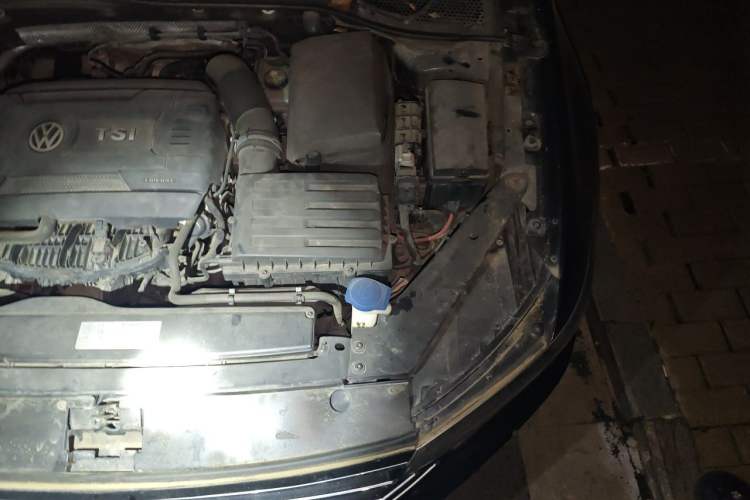 Used Volkswagen Magotan 2017 330TSI DSG Comfort Model Engine Bay Left