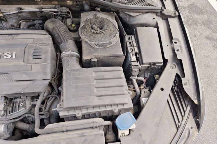 Used Volkswagen Magotan 2017 330TSI DSG Luxury Model Engine Bay Left