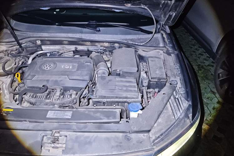 Used Volkswagen Magotan 2017 330TSI DSG Luxury Model Engine Bay Left