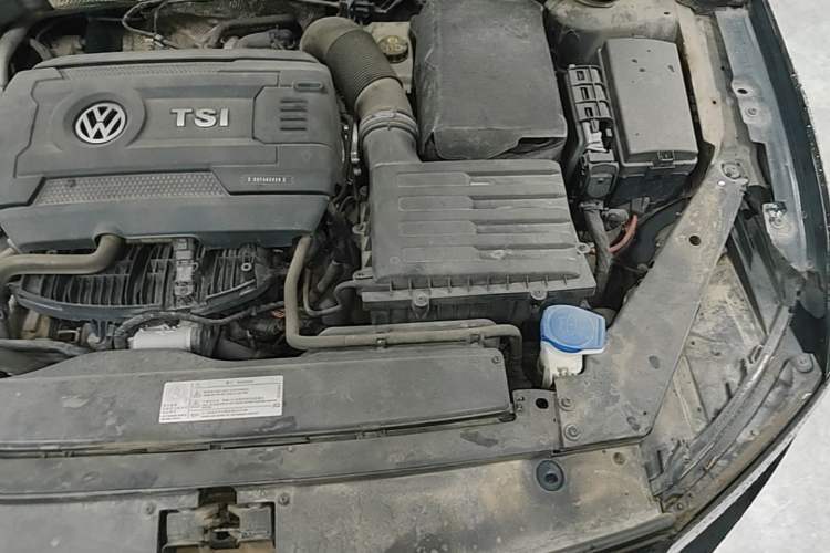 Used Volkswagen Magotan 2017 330TSI DSG Luxury Model Engine Bay Left