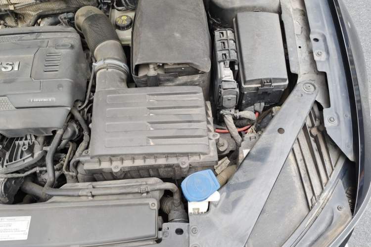 Used Volkswagen Magotan 2017 330TSI DSG Luxury Model Engine Bay Left