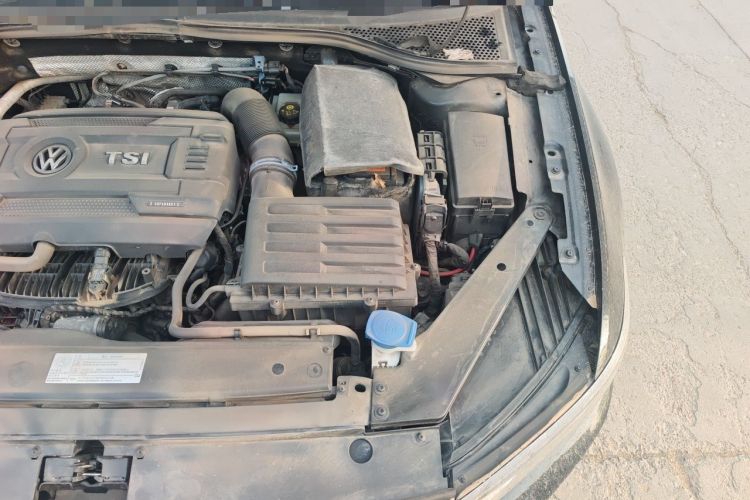 Used Volkswagen Magotan 2017 330TSI DSG Luxury Model Engine Bay Left