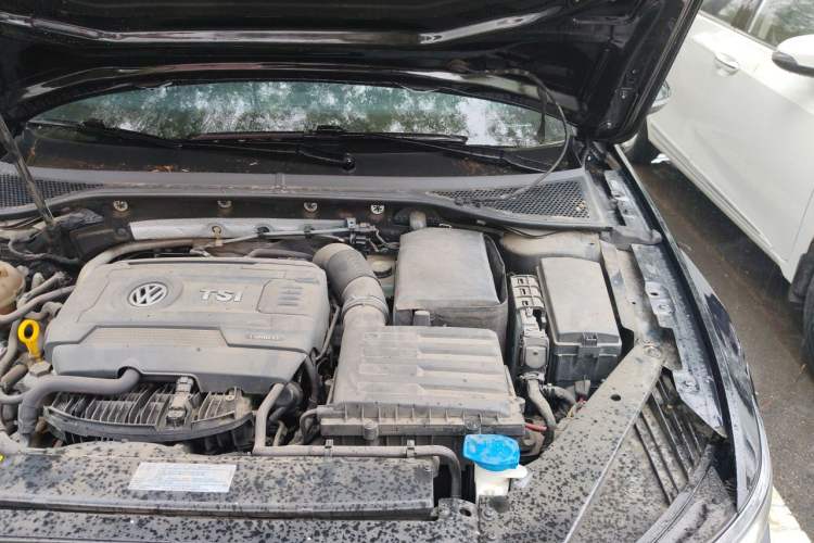 Used Volkswagen Magotan 2017 330TSI DSG Luxury Model Engine Bay Left