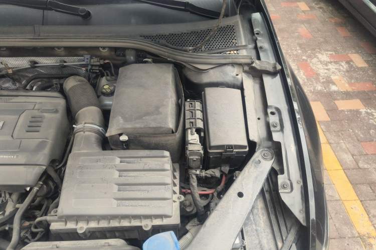 Used Volkswagen Magotan 2017 330TSI DSG Luxury Model Engine Bay Left