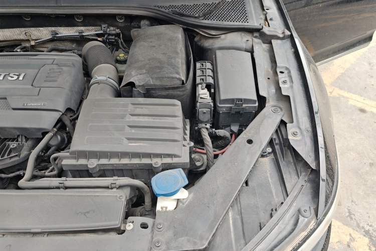 Used Volkswagen Magotan 2017 330TSI DSG Leading Model Engine Bay Left