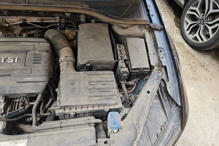 Used Volkswagen Magotan 2017 330TSI DSG Leading Model Engine Bay Left