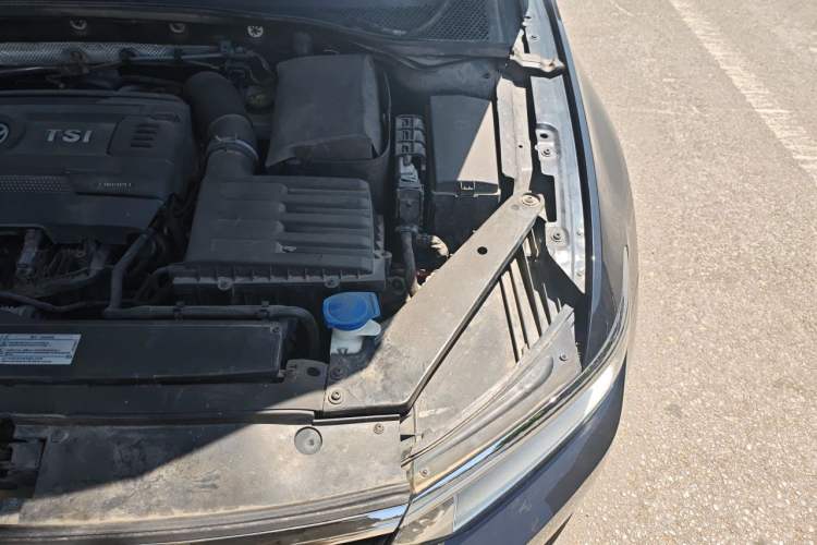 Used Volkswagen Magotan 2017 330TSI DSG Luxury Model Engine Bay Left