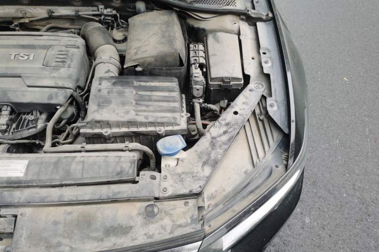 Used Volkswagen Magotan 2017 330TSI DSG Luxury Model Engine Bay Left