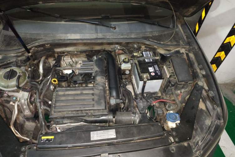 Used Volkswagen Magotan 2017 280TSI DSG Comfort Model Engine Bay Left