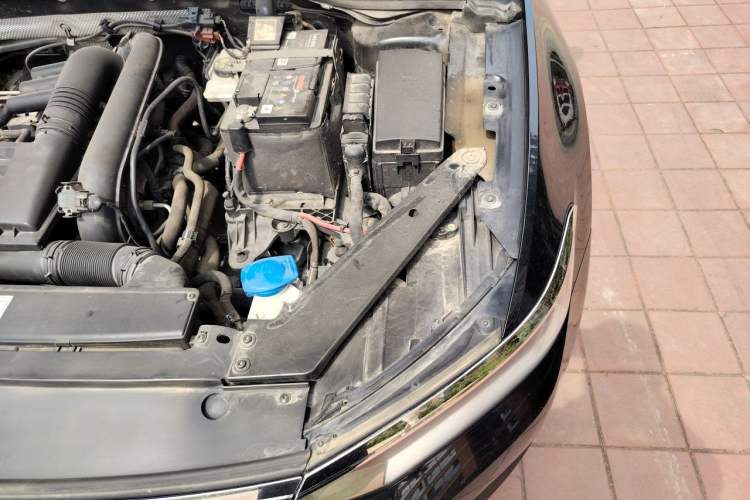 Used Volkswagen Magotan 2017 280TSI DSG Comfort Model Engine Bay Left