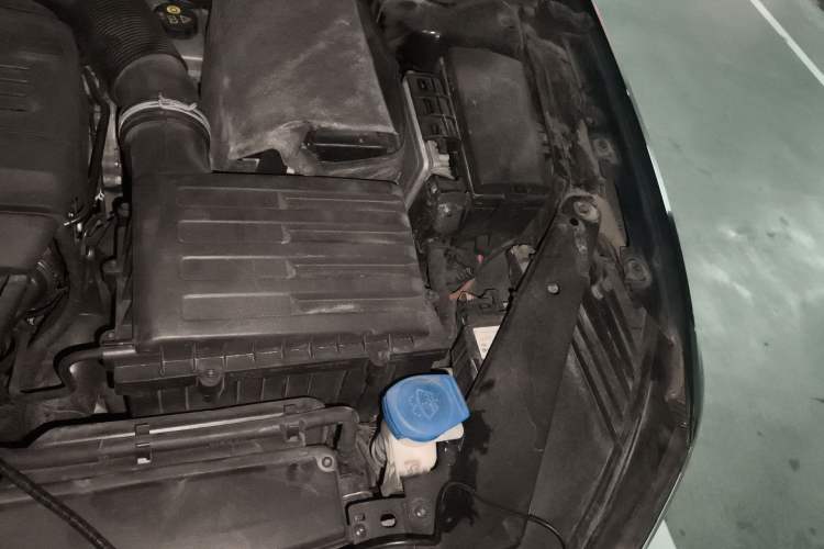 Used Volkswagen Magotan 2017 330TSI DSG Luxury Model Engine Bay Left