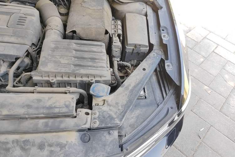 Used Volkswagen Magotan 2017 330TSI DSG Luxury Model Engine Bay Left