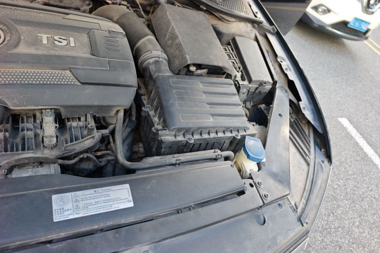 Used Volkswagen Magotan 2017 330TSI DSG Luxury Model Engine Bay Left