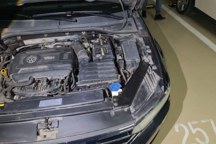 Used Volkswagen Magotan 2017 330TSI DSG Luxury Model Engine Bay Left
