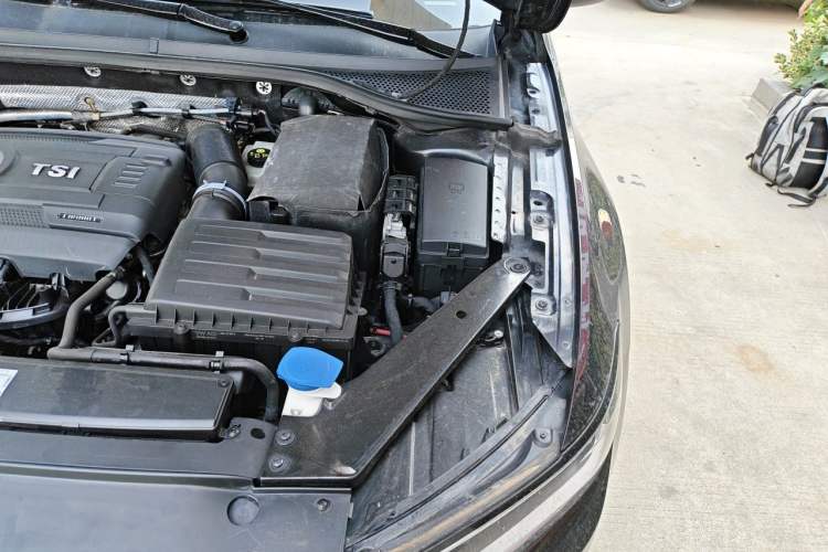 Used Volkswagen Magotan 2017 330TSI DSG Leading Model Engine Bay Left