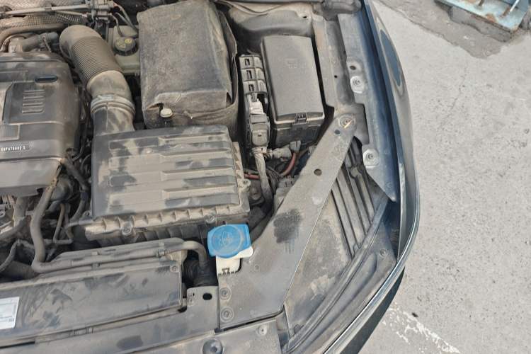 Used Volkswagen Magotan 2017 330TSI DSG Luxury Model Engine Bay Left