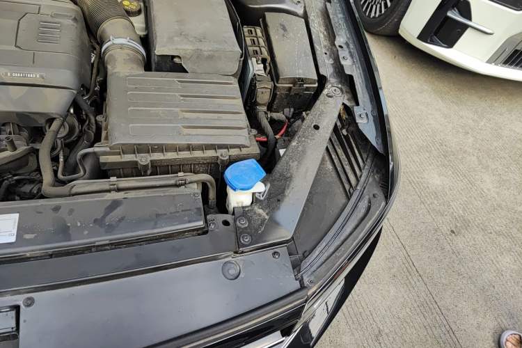 Used Volkswagen Magotan 2017 380TSI DSG Luxury Model Engine Bay Left