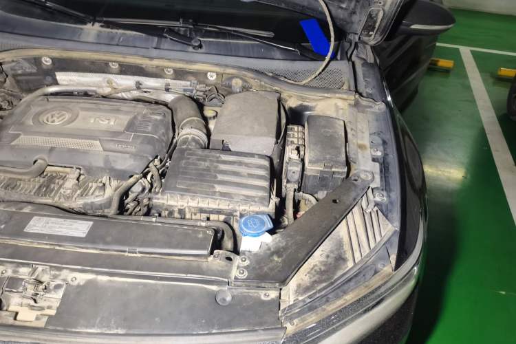 Used Volkswagen Magotan 2017 330TSI DSG Luxury Model Engine Bay Left