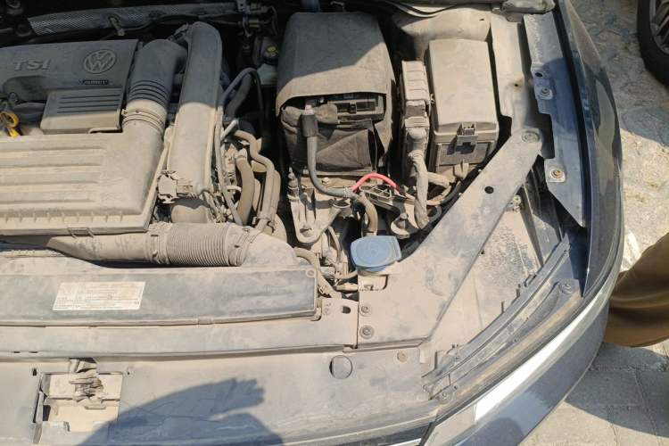 Used Volkswagen Magotan 2017 280TSI DSG Comfort Model Engine Bay Left