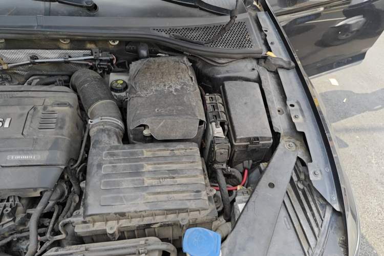 Used Volkswagen Magotan 2017 330TSI DSG Luxury Model Engine Bay Left