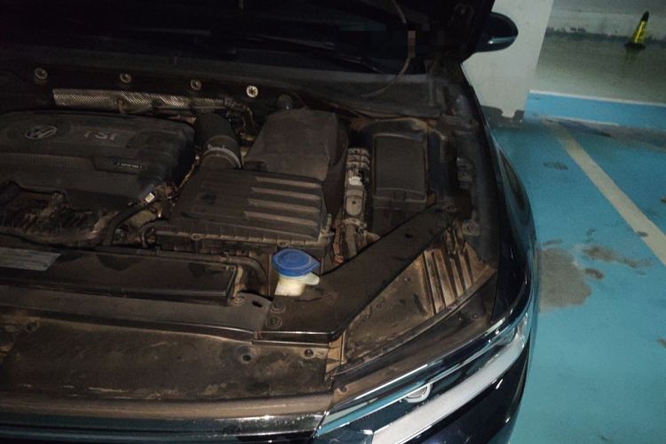 Used Volkswagen Magotan 2017 330TSI DSG Luxury Model Engine Bay Left