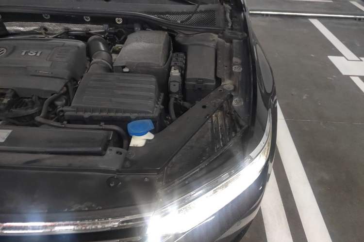Used Volkswagen Magotan 2017 330TSI DSG Luxury Model Engine Bay Left
